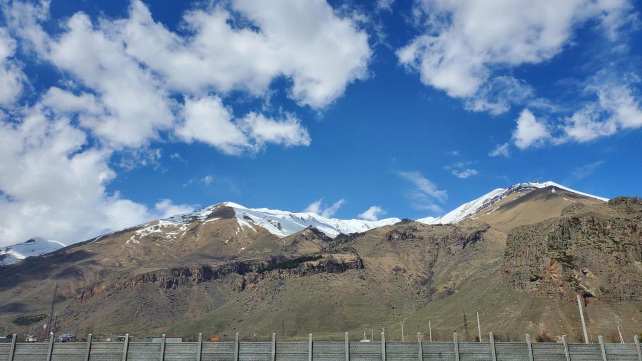 Mountain Hut In Kazbegi Villa ภายนอก รูปภาพ